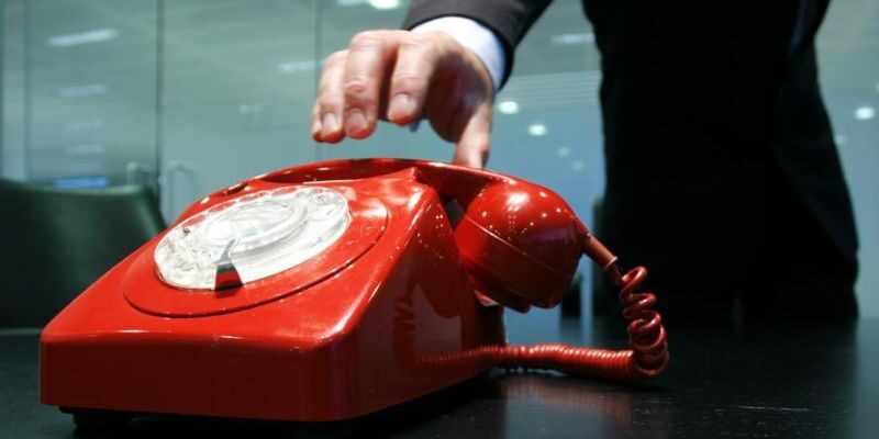 Gặp nhân viên thông qua Hotline là hình thức liên lạc nhanh